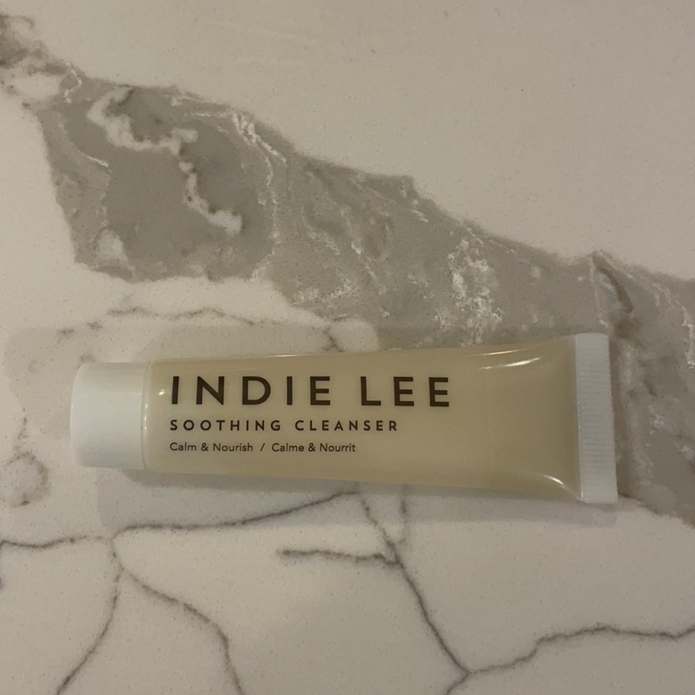 🌸5/$25🌸 Indie Lee soothing cleanser